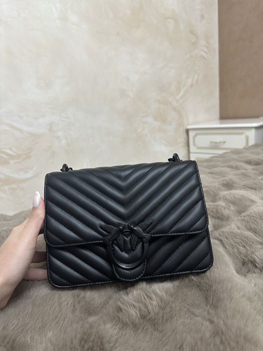 Дамска чнта на Pinko