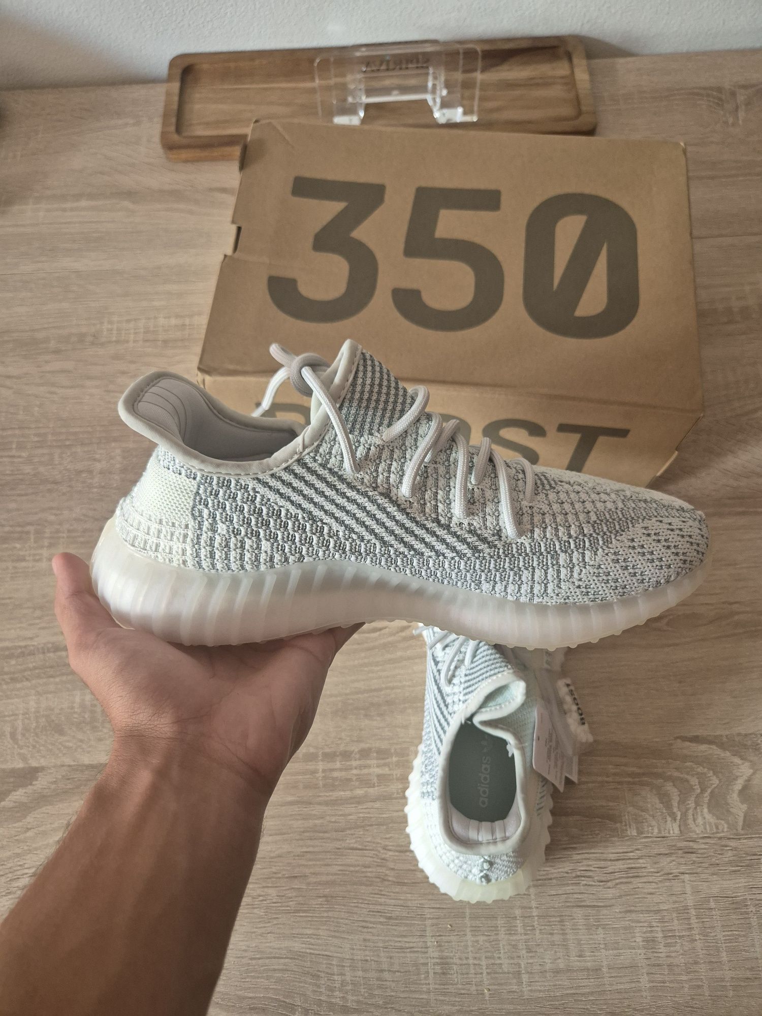 Adidasi Yeezy  noi