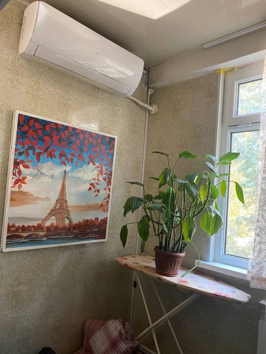 Продаётся 2 ком с мебель техникой 8 мкр