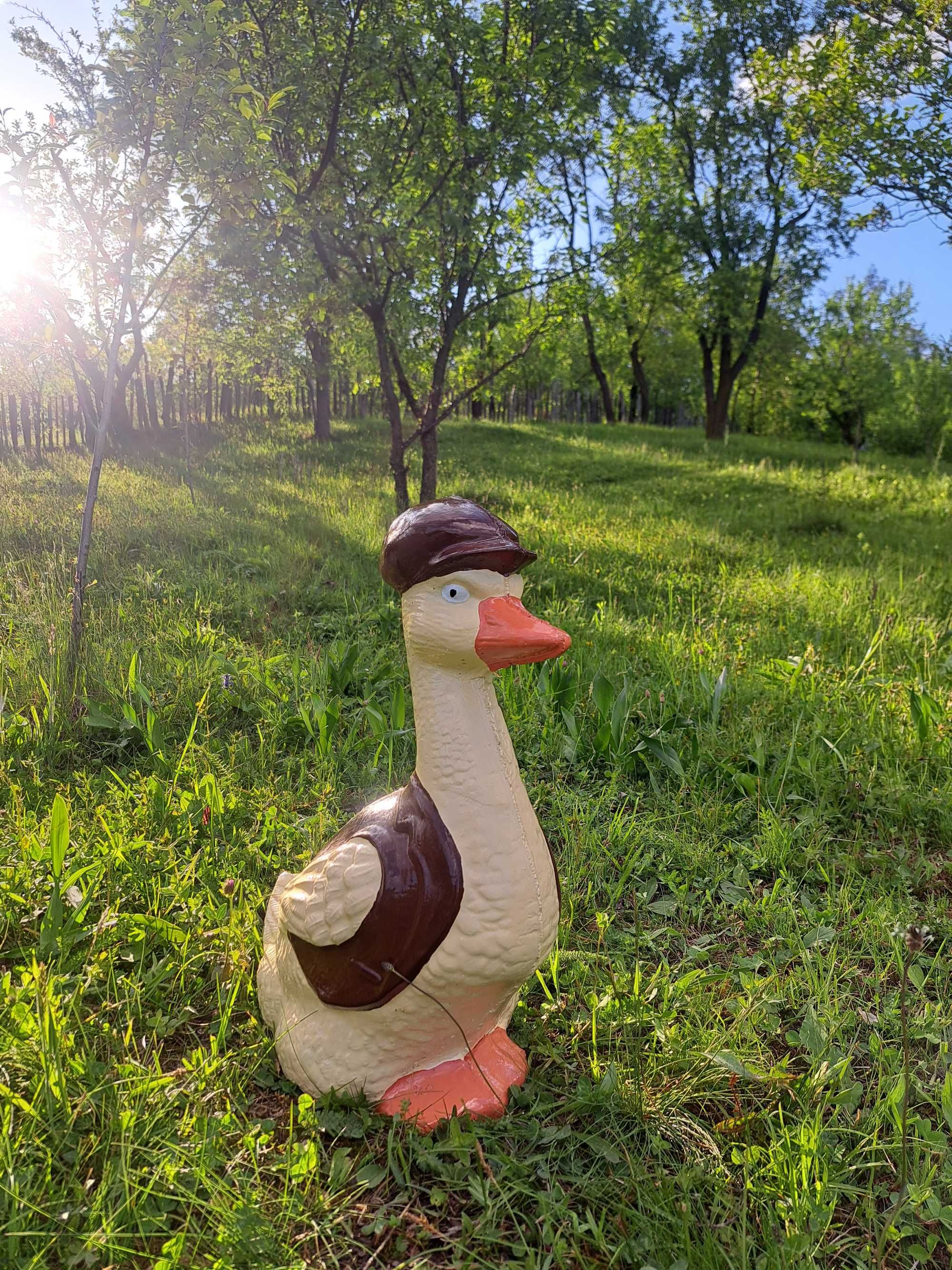 Vand pitici si machete pentru gradina