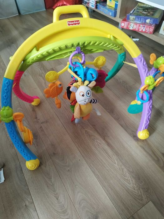 Активна гимнастика - Fisher Price с допълнителни музикални играчки.