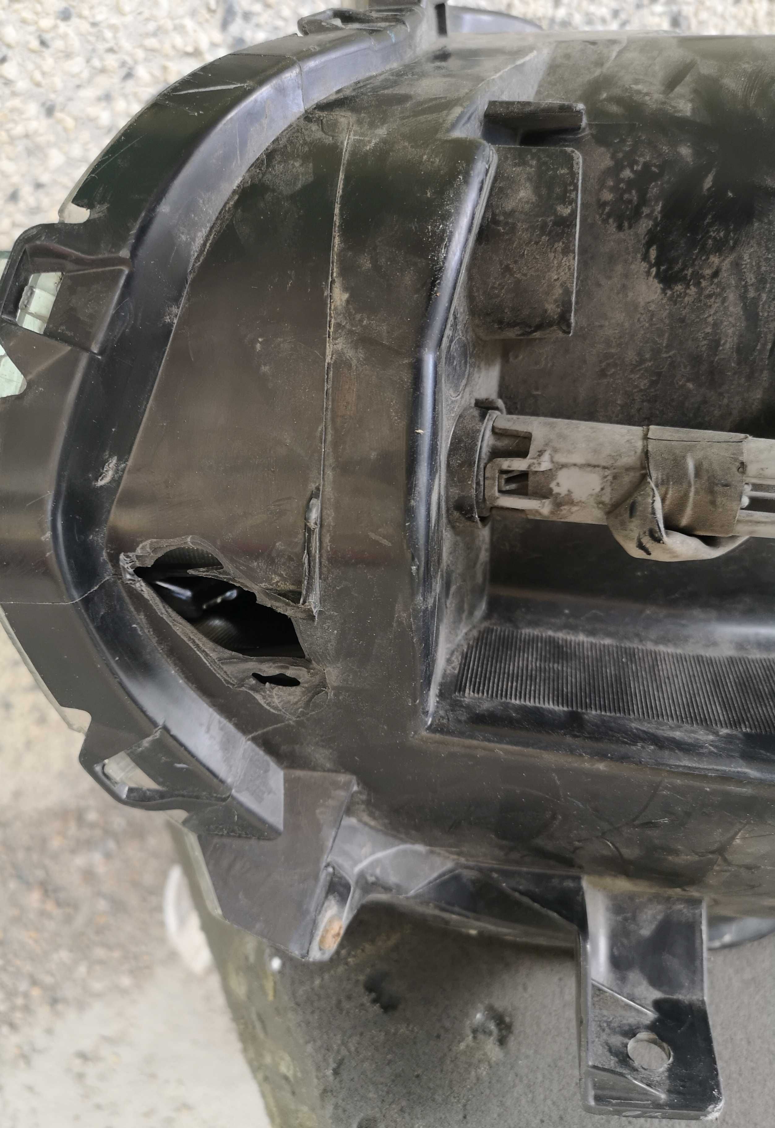 Оригинален фар Mitsubishi L200