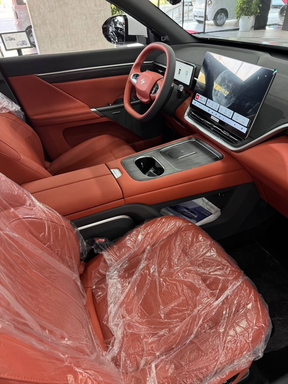 Dongfeng 008 max 2025  hybrid nalichi