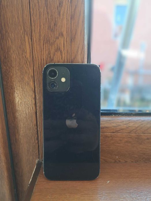 Продавам Iphone 12 64gb