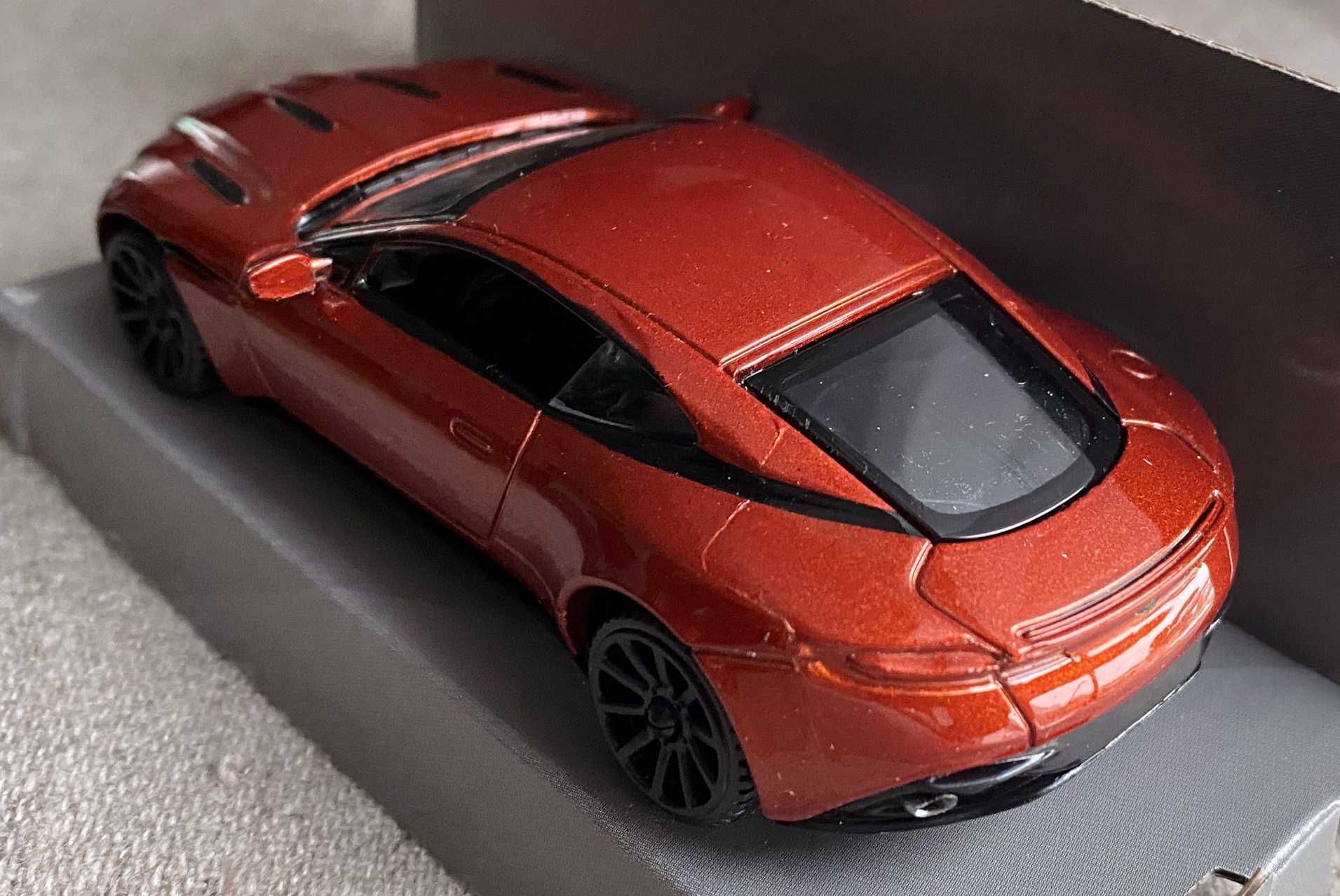 Macheta Aston Martin Db11  1 43 - noua la cutie - metal