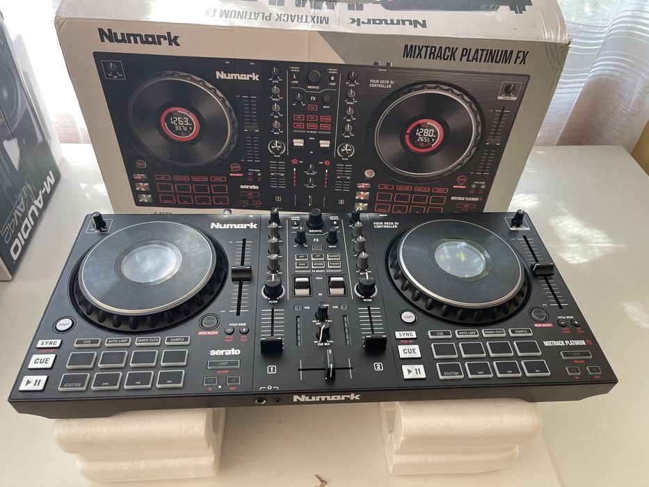 Numark Mixtrack Platinum FX