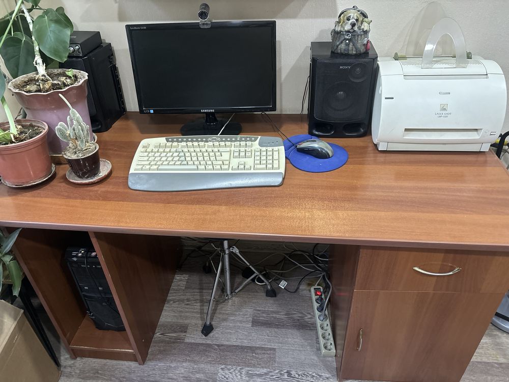 Стол для компьютера
