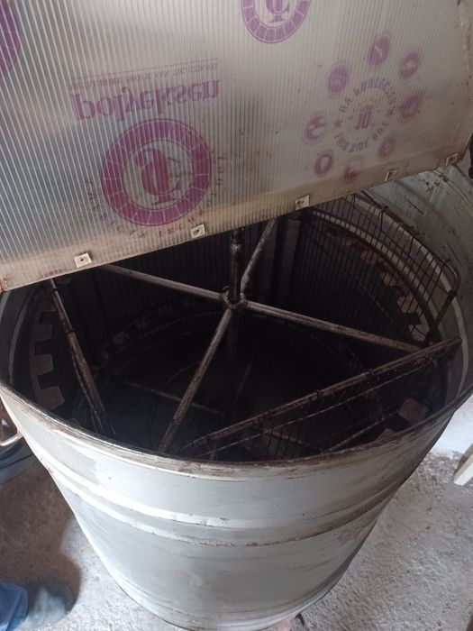 Masina Centrifuga apicola miere albine