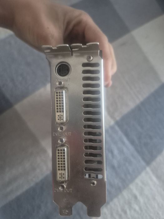 Vând placa video Gainward