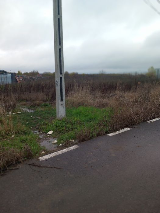 Vând teren intravilan 1200m2 cu deschidere la strada  de16m