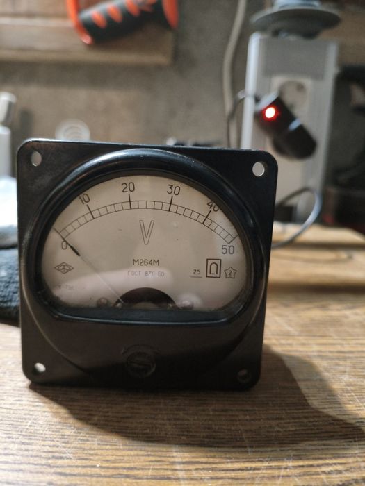 Продам вольтметр 5000.