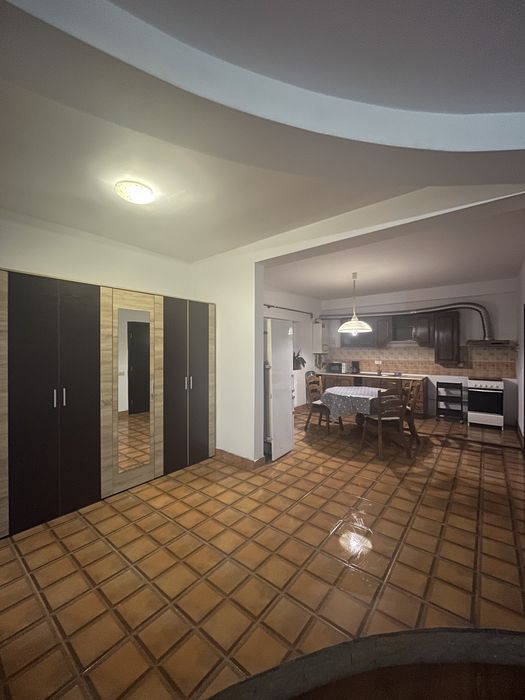 Inchiriez apartament 4 camere