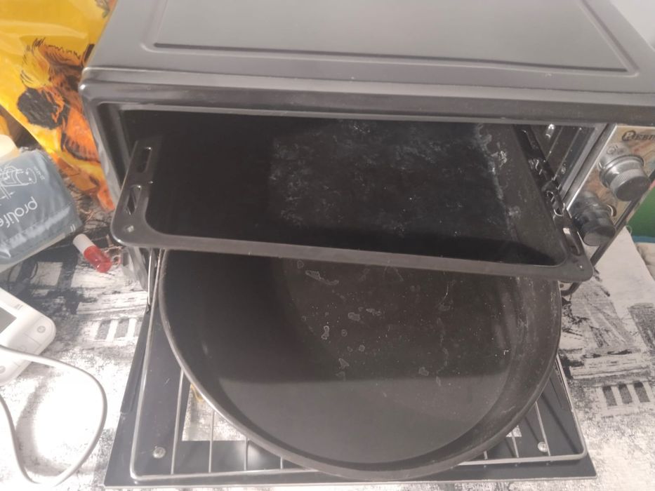 Продам духовку .