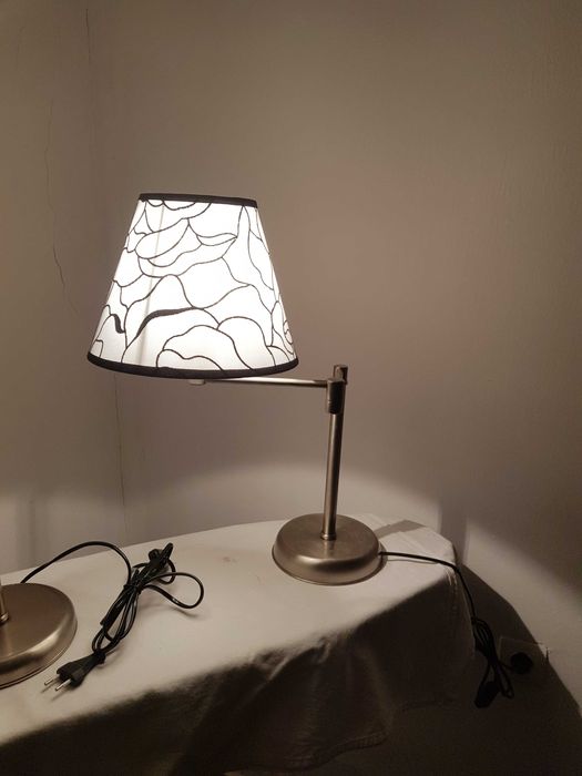 Veioza cu brat mobil