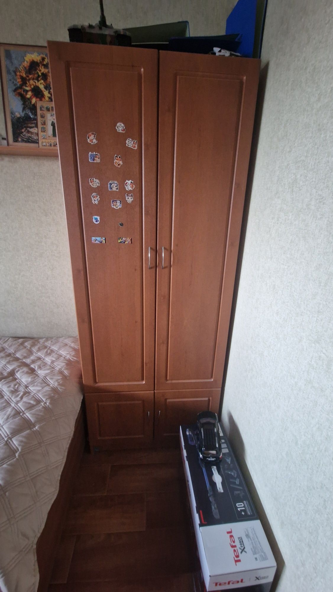 Стол, шкаф ишифанер