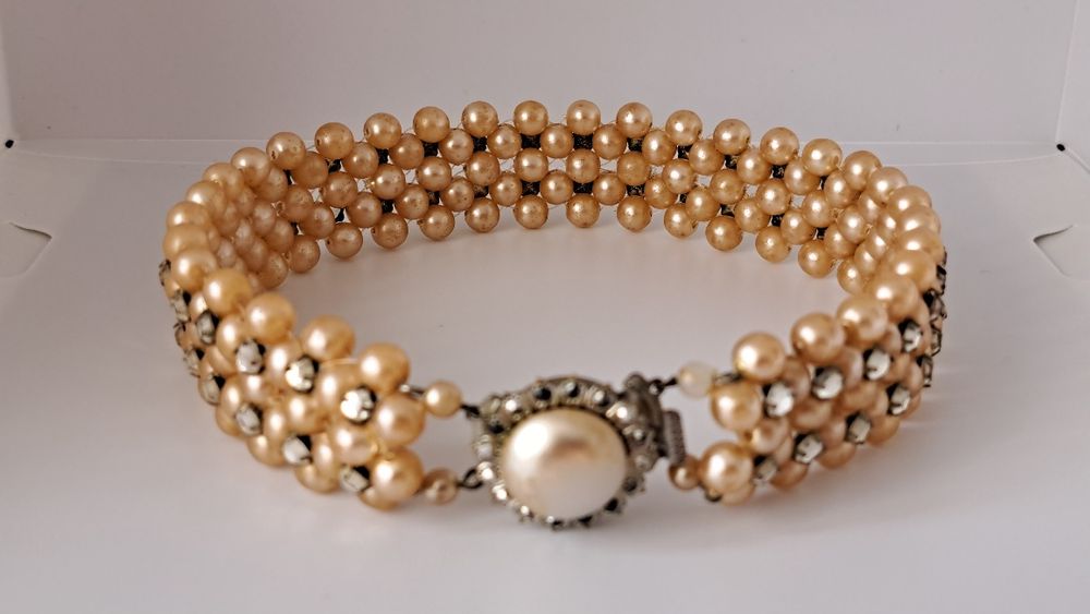 Colier cu diamante semiprețioase