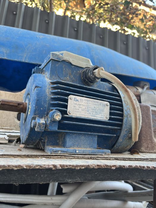 Ансихронный двигатель 2 шт Б/У