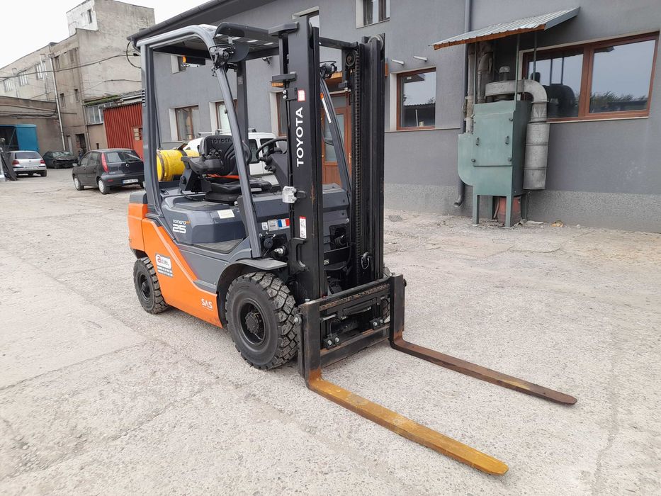 Service stivuitoare - suntem autorizati ISCIR !