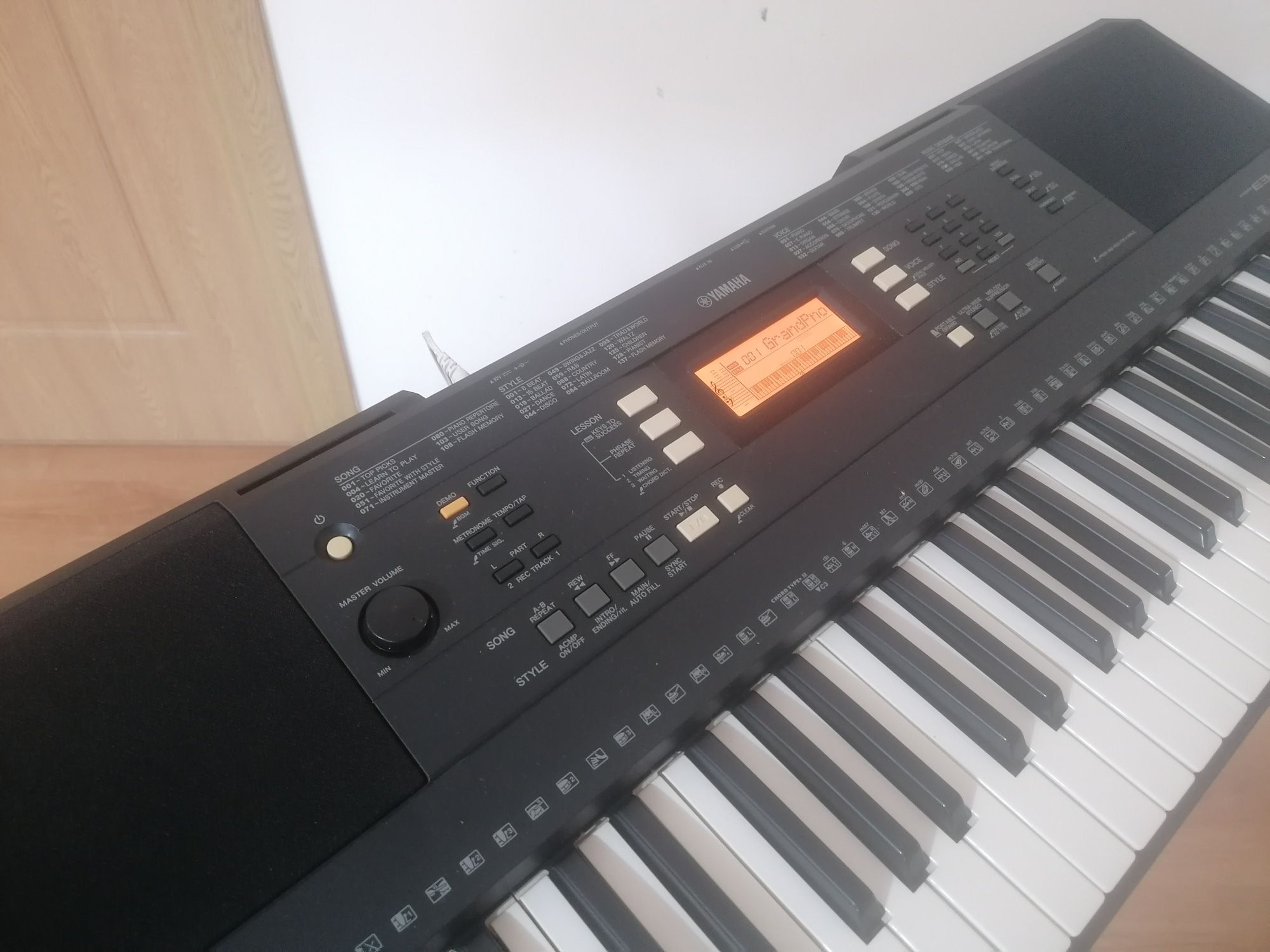 YAMAHA PSR E-343 usb digital touch display osciloscop