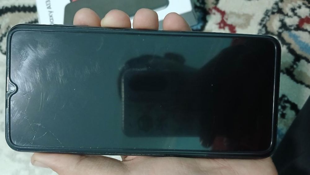 Samsun galaxy A13     ram 4.   128gb.