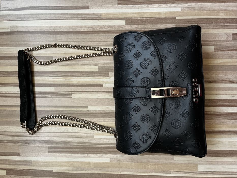 Чантичка Guess