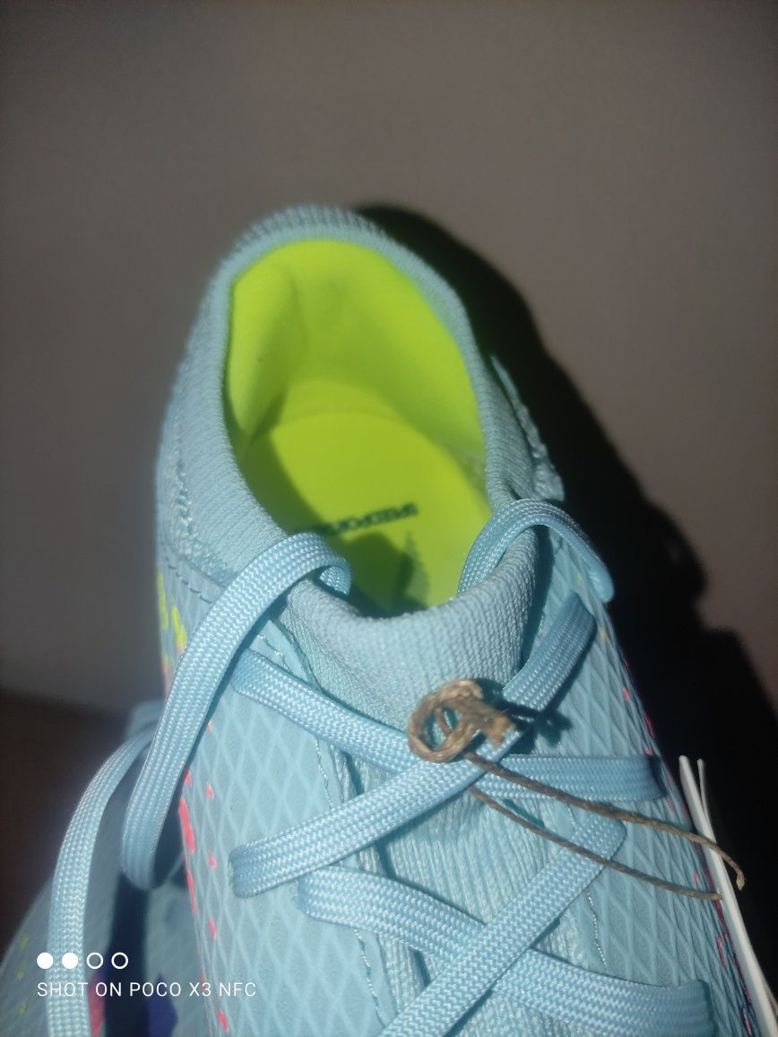 Футболни обувки Adidas за зала, чисто нови с кутия