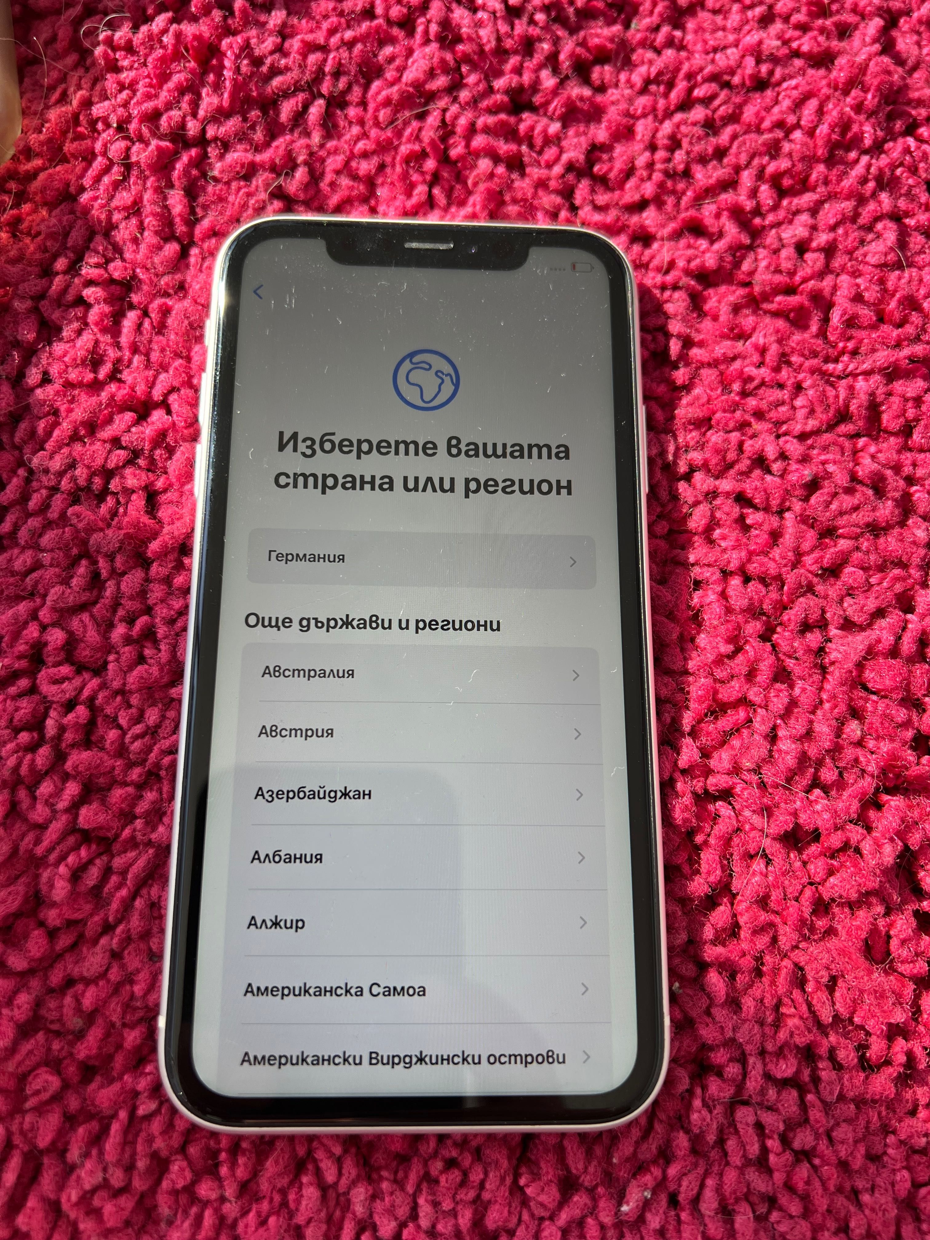 iPhone XR перфектно състояние, кейсови и Слушалките са бонус!!!