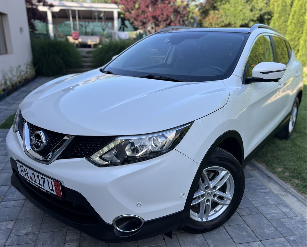 Nissan Qashqai Black edition 4x4*Full Options*Euro 6*Keyless*Panoramic