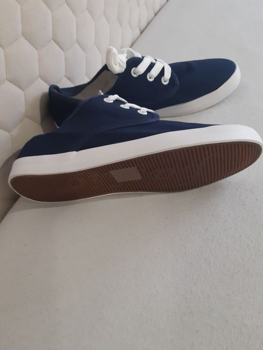 Teniși NOI culoare bleumarin, mărime 38