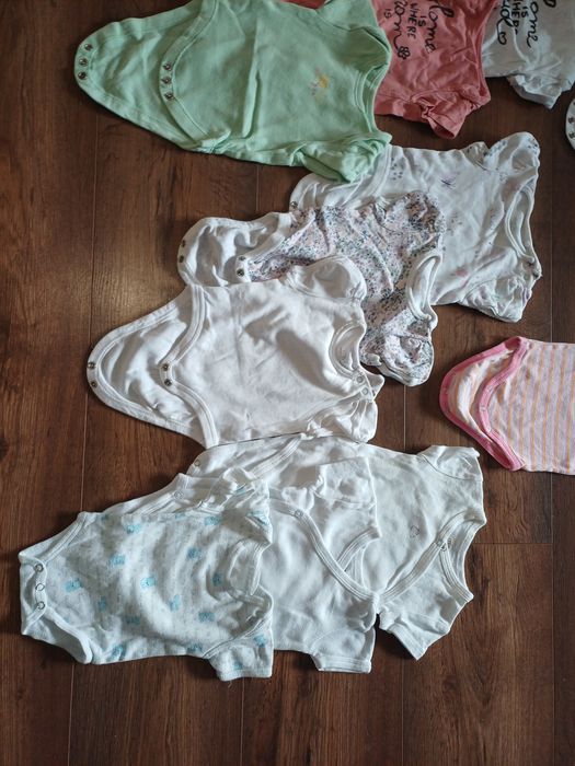 Подарявам бебешки дрешки