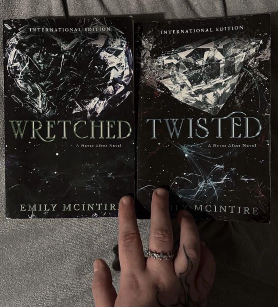 Wretched Twisted si Scarred Emily McIntire Dark Romance set