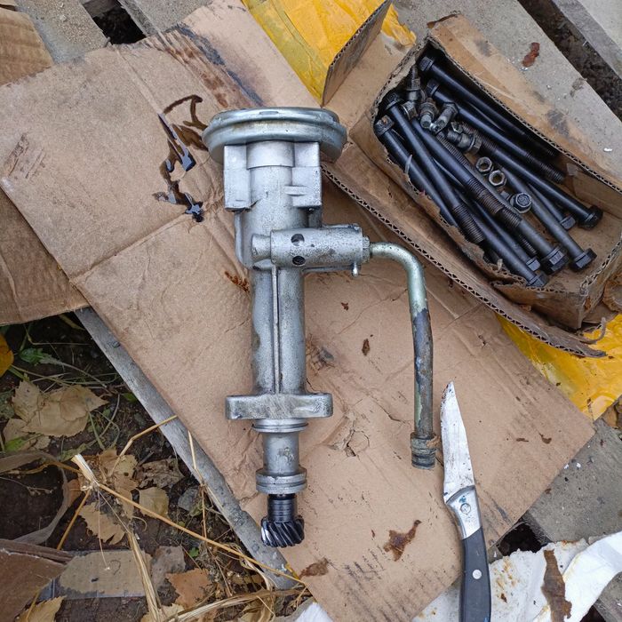 Головка от двигателя 4JB1 цена за всё.