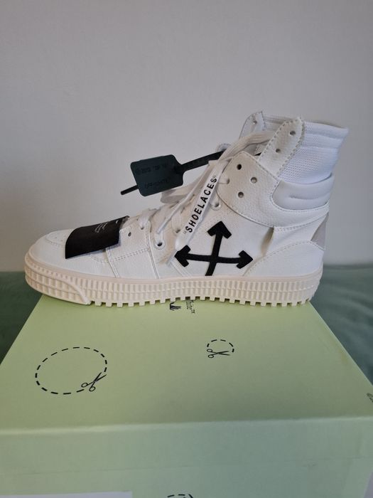 Off white 3.0 Court . 680 RON.   36 - 42