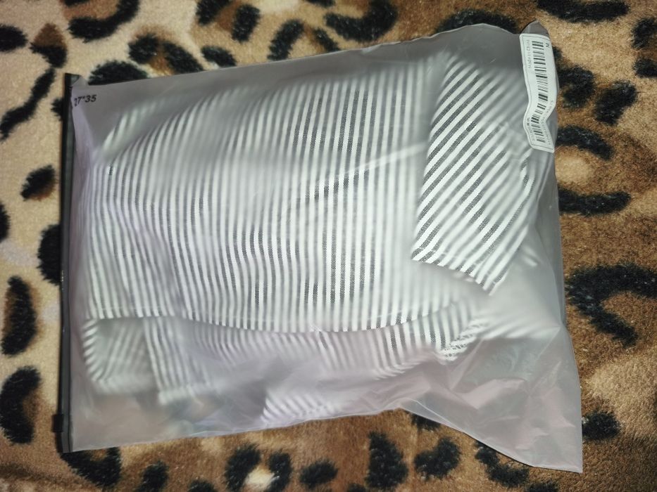 Cămașă cambrată cu leopard este nouă cu etichetă