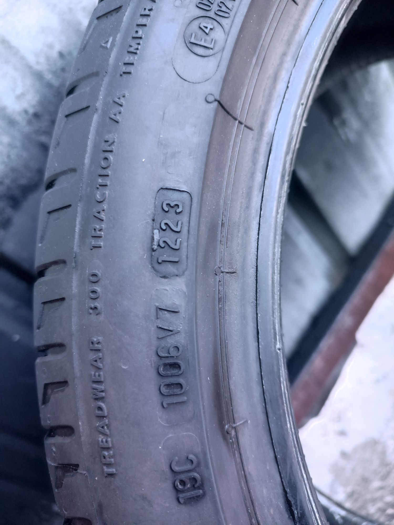 245/40/17 Bridgestone Дот 1223