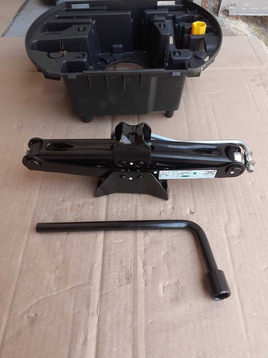 Cric,cheie de roti PEUGEOT 5008, 3008, 2008, CITROEN DS7