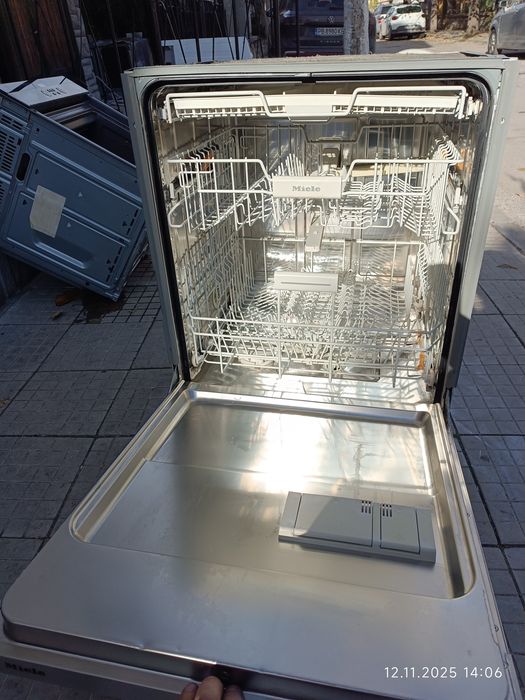 Съдомиялна miele за пълно вграждане