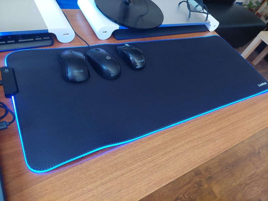 RGB Mouse pad. Голям мауспад с лед светлина