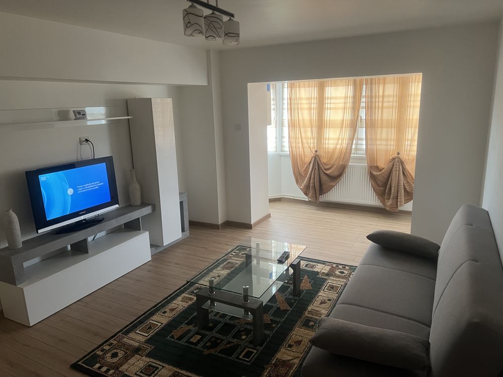 Inchiriez apartament(2 camere/decomandat) exclusiv in regim hotelier