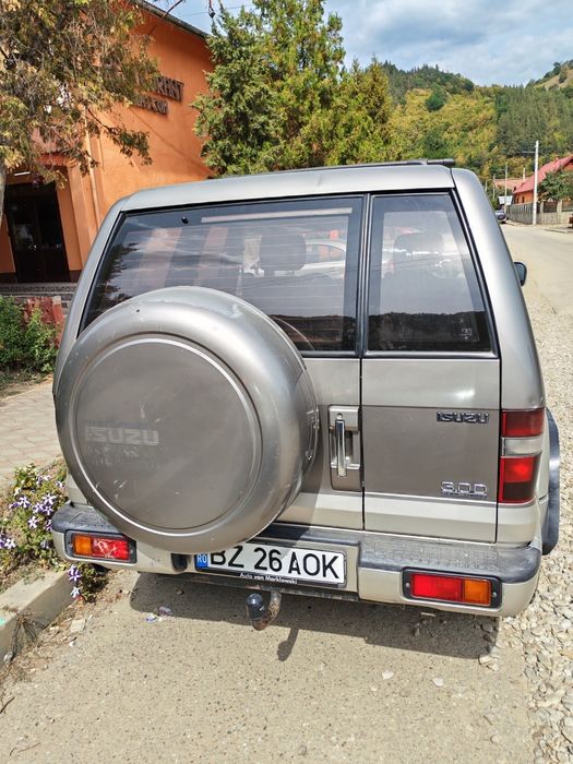 Isuzu  Autoutilitara