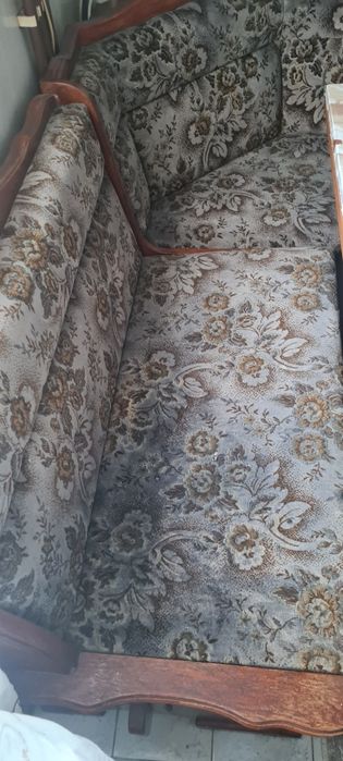 Coltar bucatarie fără tăieturi sau pete lemn masiv plus 2 scaune