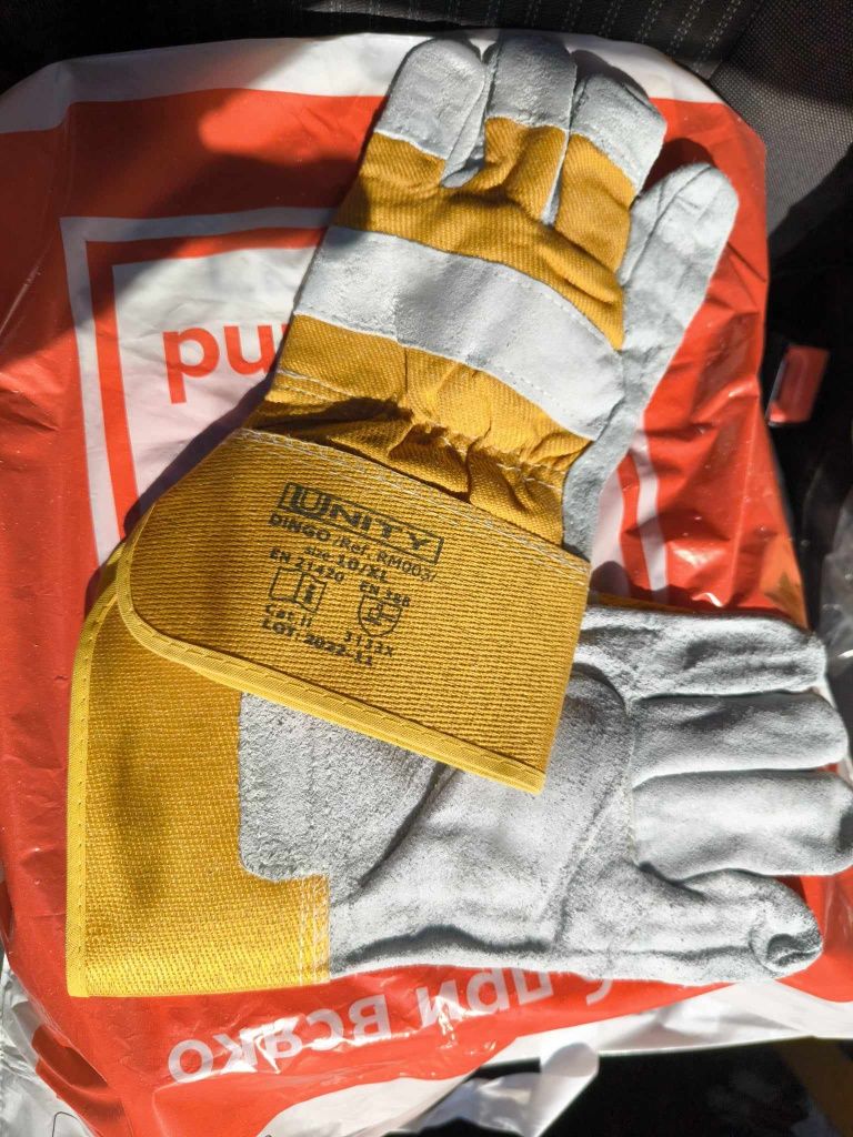 Работни ръкавици Dingo 10 чифта за 20 лв.