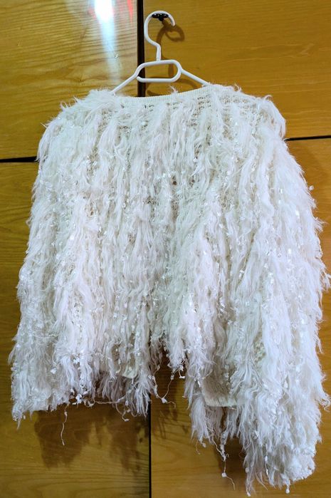 Cardigan drăguț cu croială deschisă și franjuri – primăvară/toamnă