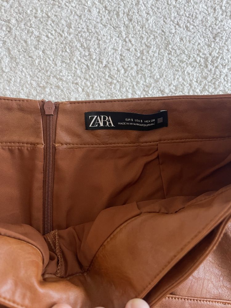 Fusta Zara, fake leather
