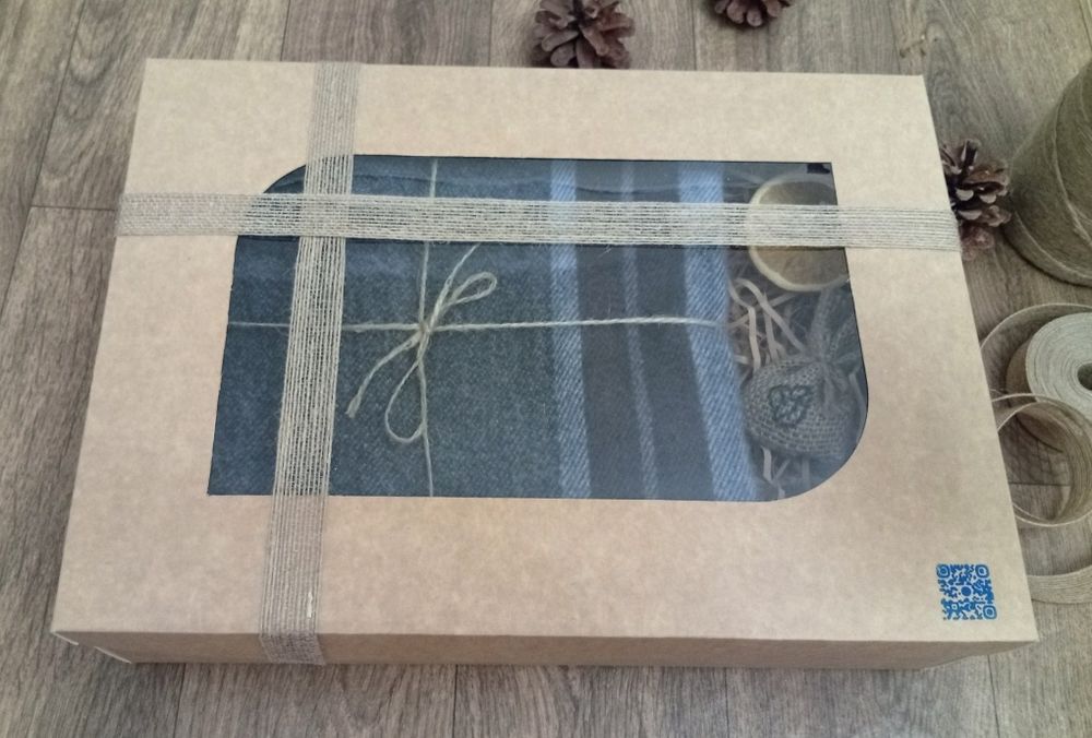 Продаётся шарф в подарочном боксе