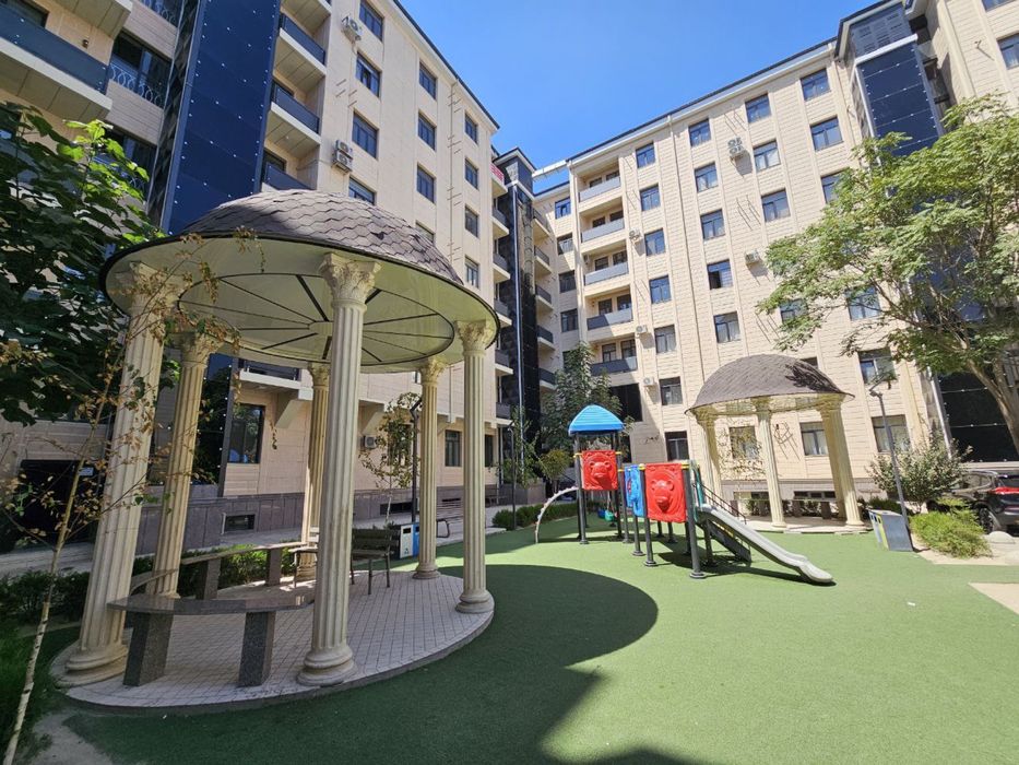 Коробка. 1100$ 1 кв.м Гагарина 2 этаж 4 хона 136кв сквозной