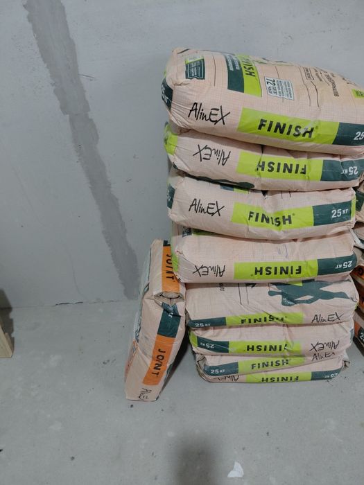 Продам финиш 8,9 мешков для ремонта дома.