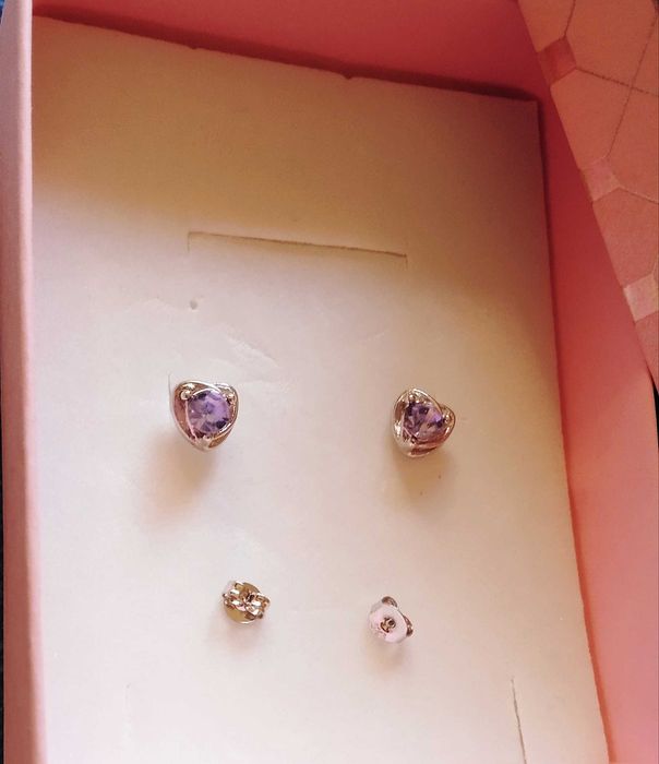 Нови, сребърни обеци. Малки, нежни модели, различни модели.