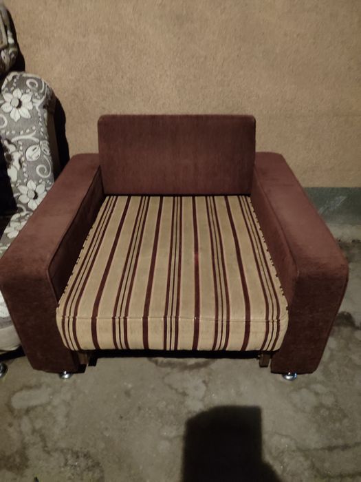 Продам кресло- кровать,зеркало
