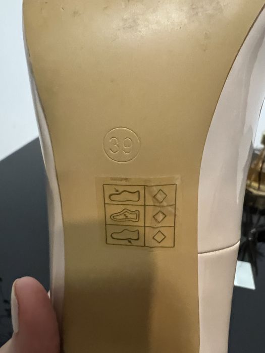 Pantofi stileto crem